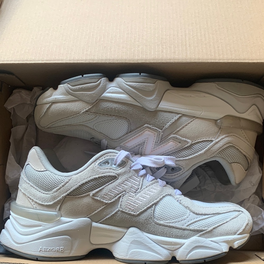 New Balance 9060 Women's Sneakers